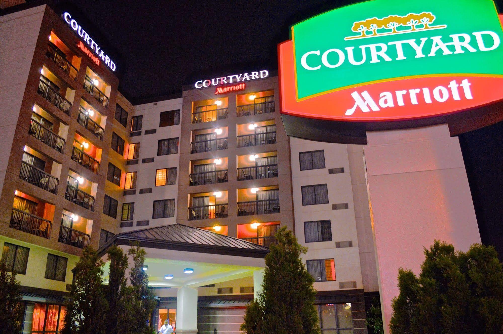Courtyard By Marriott Vanderbilt West End Hotel 3*